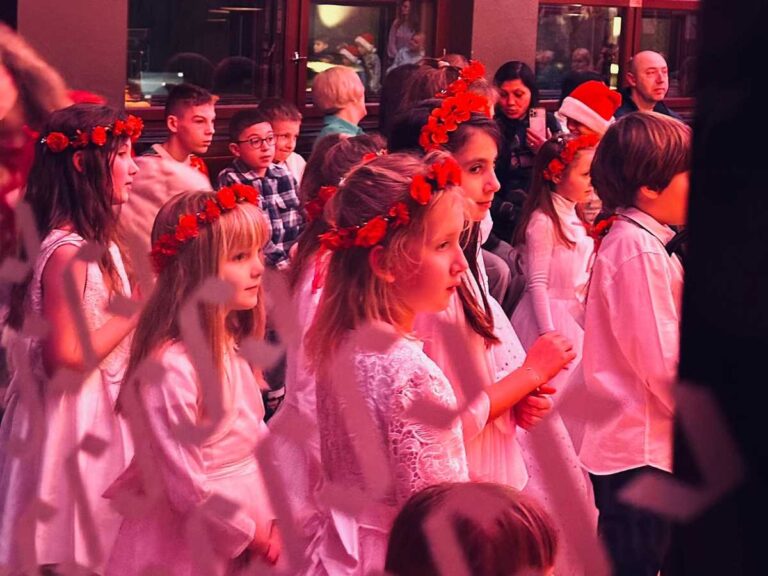 “Різдвяна коляда” в Осло – святковий настрій для малечі та дорослих