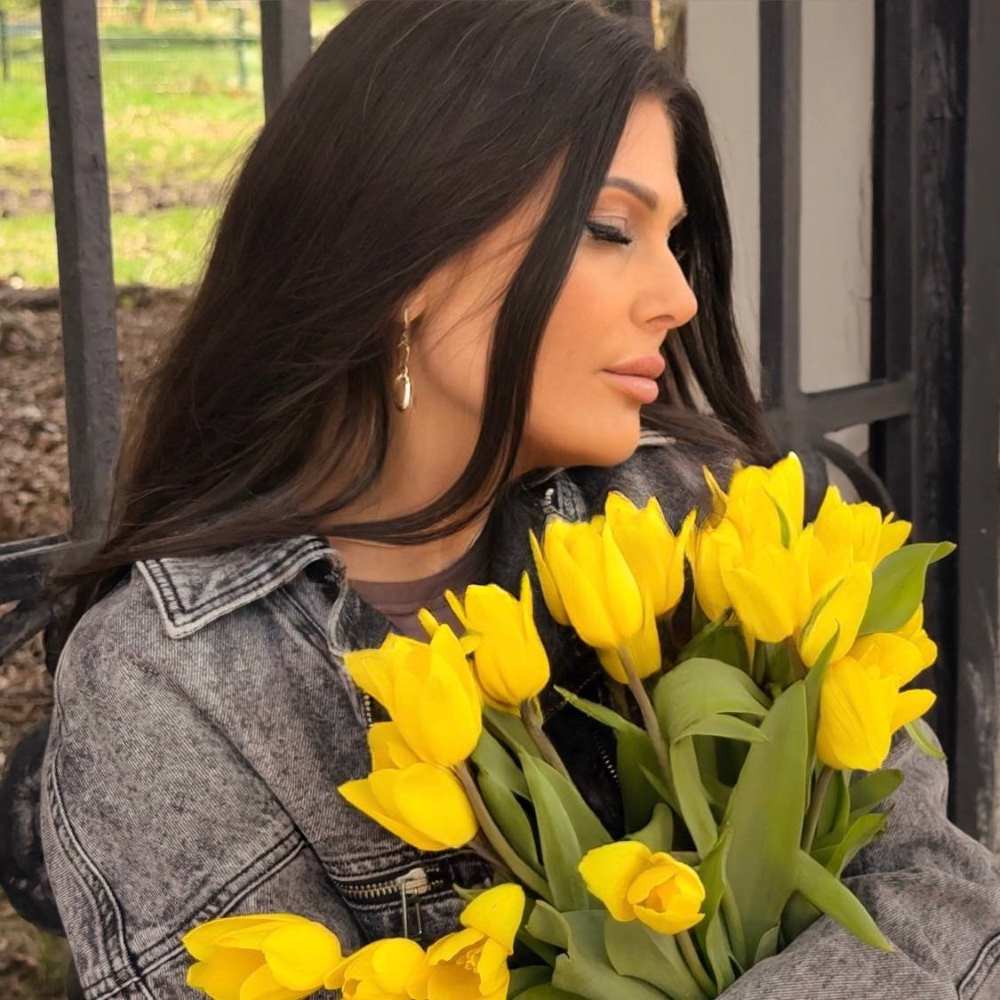 Весна, що закінчується фразою «прощавай»: емоційна премʼєра RinaStanislavska «Жовті тюльпани»