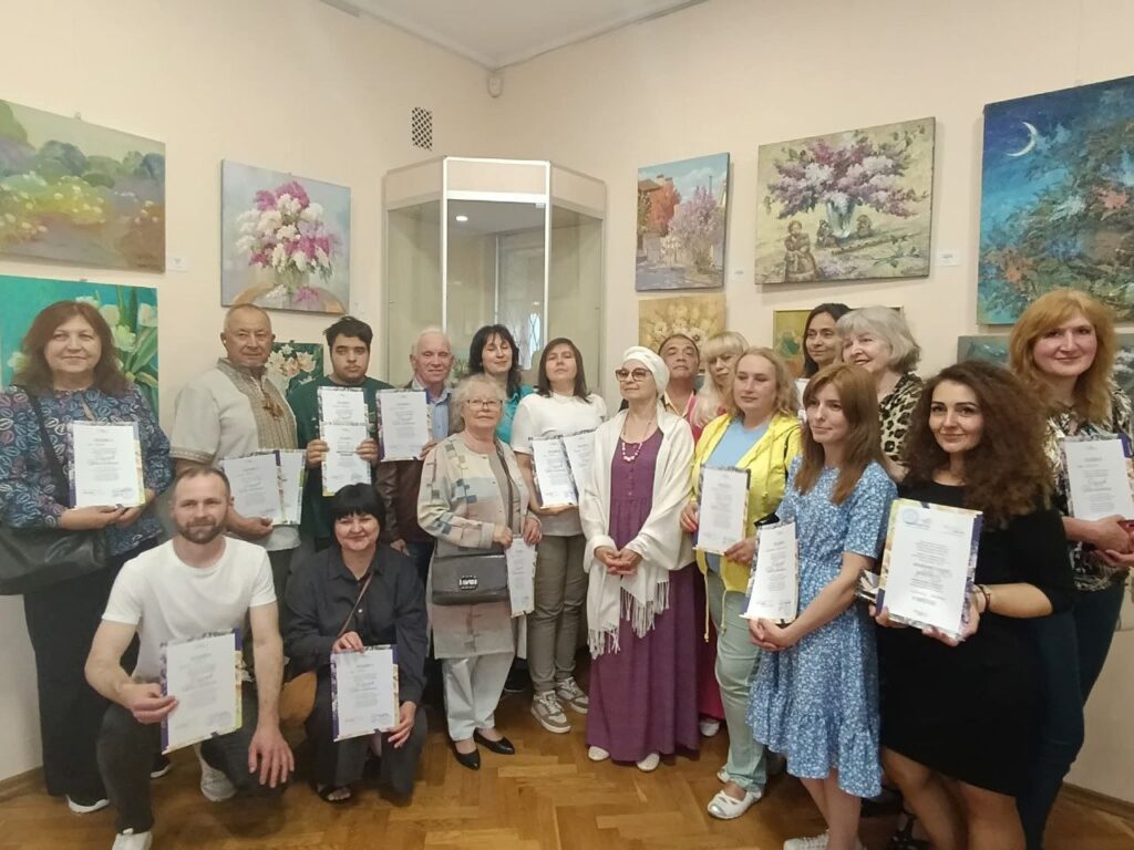 “Бузок і Тюльпани”: виставка-вернісаж, де кожен мазок дихає світлом, вдячністю та вірою в перемогу