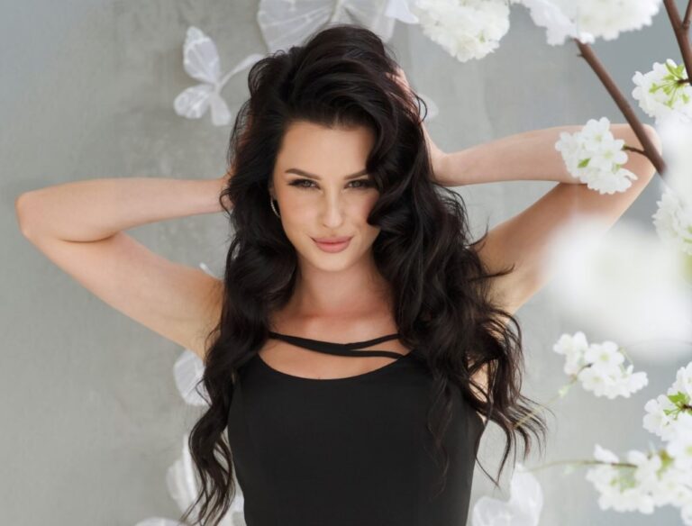 Пісня про серце дому: Вікі Роуз презентує “Батьки”