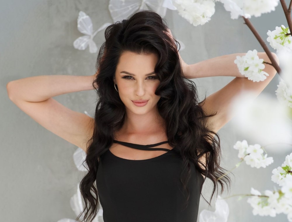 Пісня про серце дому: Вікі Роуз презентує “Батьки”