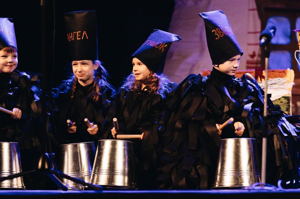 Унікальний підхід до навчання: 100 учнів школи "Творці" підкорюють велику сцену