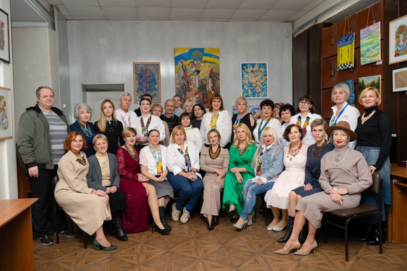 Єдність культур у барвах: у столиці презентували масштабну українсько-азербайджанську мистецьку подію - виставку “Калейдоскоп кольорів”