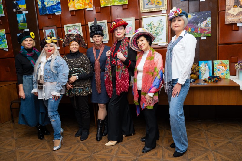 Єдність культур у барвах: у столиці презентували масштабну українсько-азербайджанську мистецьку подію - виставку “Калейдоскоп кольорів”