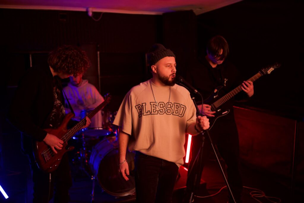 MoNaKiss презентує «Мудак» — чесний pop punk rock трек про болісні стосунки MoNaKiss презентує «Мудак» — чесний pop punk rock трек про болісні стосунки