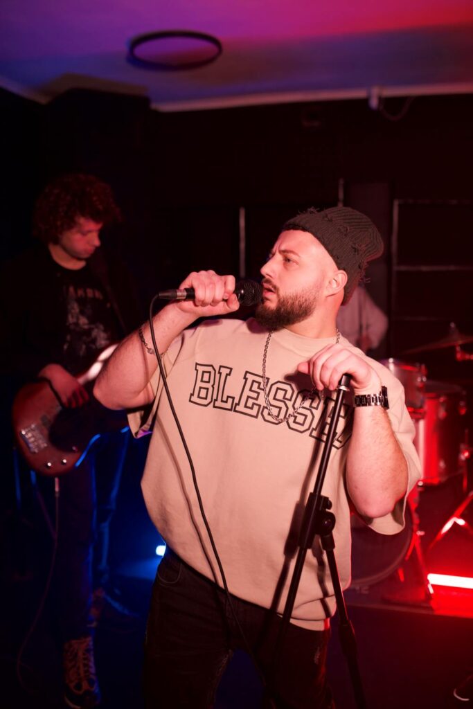 MoNaKiss презентує «Мудак» — чесний pop punk rock трек про болісні стосунки