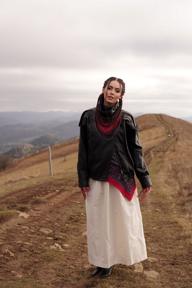 Музичний код України по-новому: TAYNA презентувала «Щедрик»