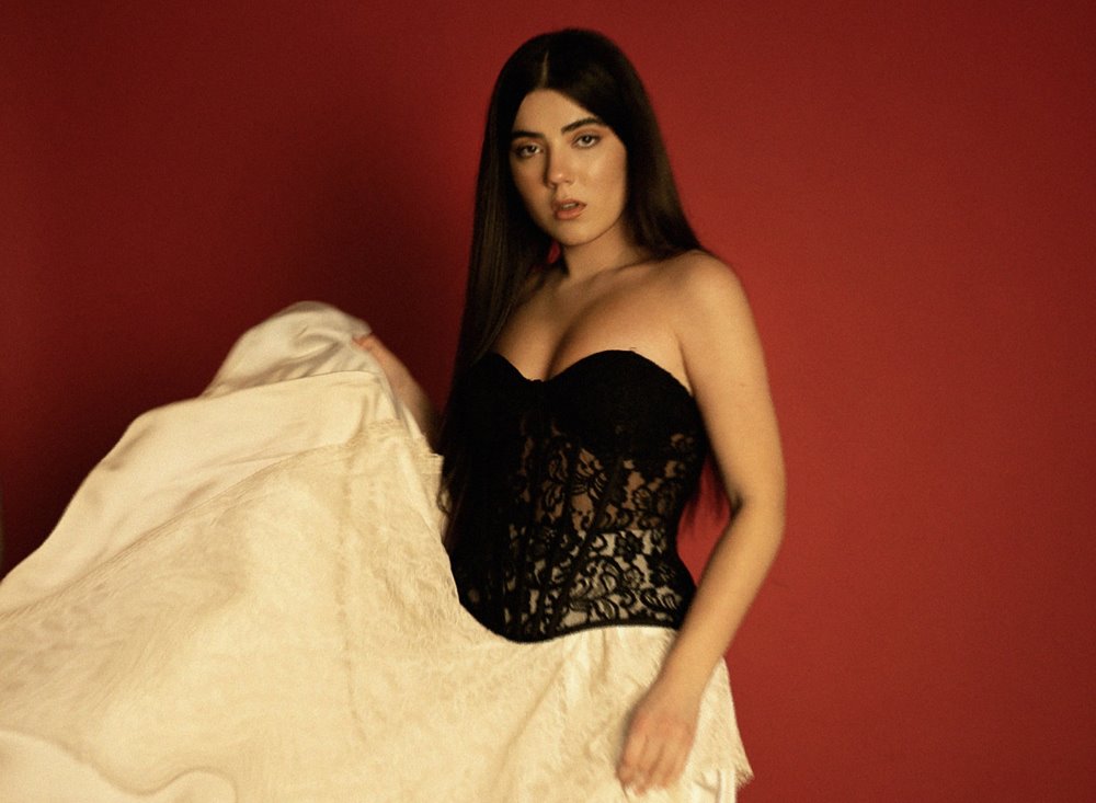 “Who Am I”- нова музична сповідь IMARY про шлях через темряву до світла “Who Am I”- нова музична сповідь IMARY про шлях через темряву до світла