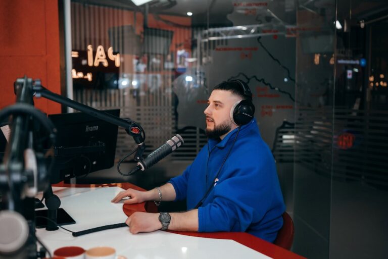 Перший ефір MoNaKiss: артист презентував себе широкій аудиторії