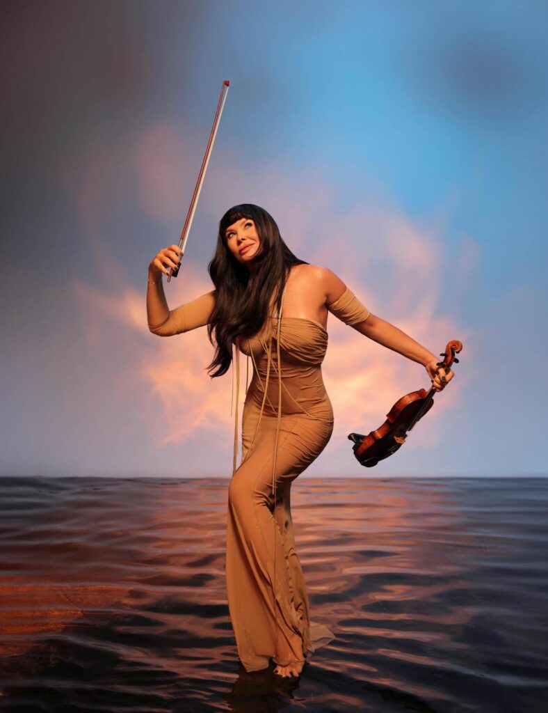 Ассія Ахат повертається з піснею «ALLO» - про любов, що звучить крізь відстань