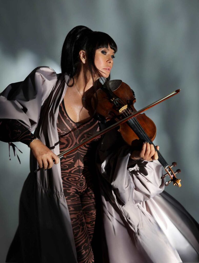 Асія Ахат - культурна дипломатія через музику: українська скрипалька з міжнародною кар’єрою та визнанням Grammy Awards представила альбом «Born in Kyiv»