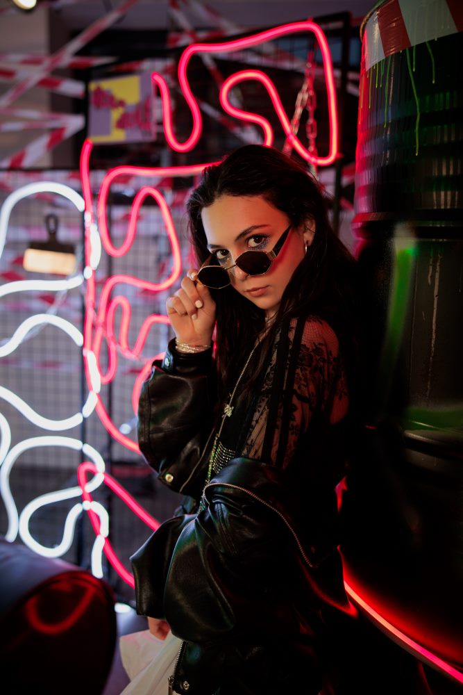 «Хто я?» — новий трек NICOLE про внутрішні сумніви та дорослішання