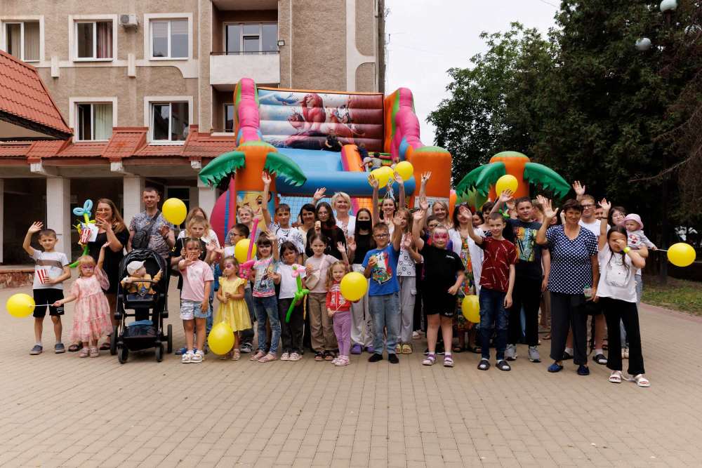 TAÝNA разом із благодійниками подарувала день радості маленьким пацієнтам