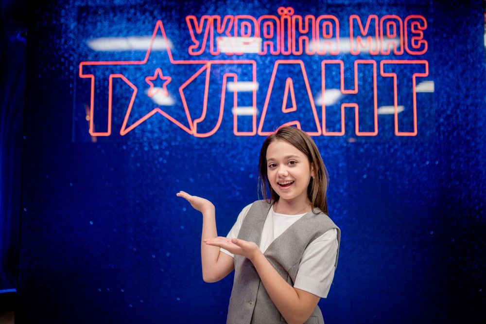 Світовий рекорд у 11 років: Кіра Касинець вразила «Україна має талант» декламацією скоромовки Світовий рекорд у 11 років: Кіра Касинець вразила «Україна має талант» декламацією скоромовки